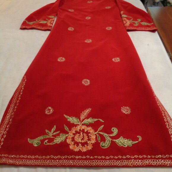 Robe - Picture 2 of 3